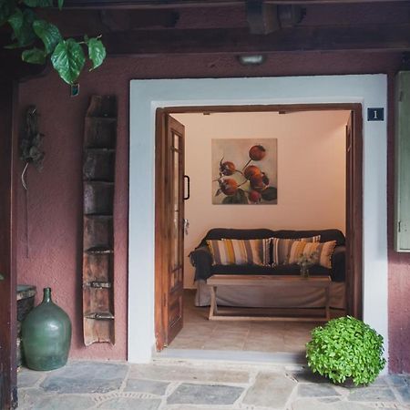 Small Guesthouse In The Garden أمارنثوس المظهر الخارجي الصورة